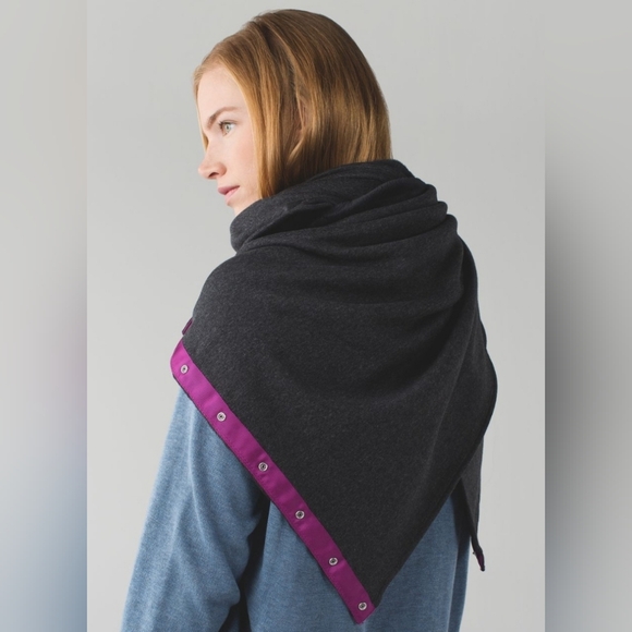 LULULEMON Fleece/Velour Vinyasa Scarf - Black/Gray/Magenta - Picture 8 of 9